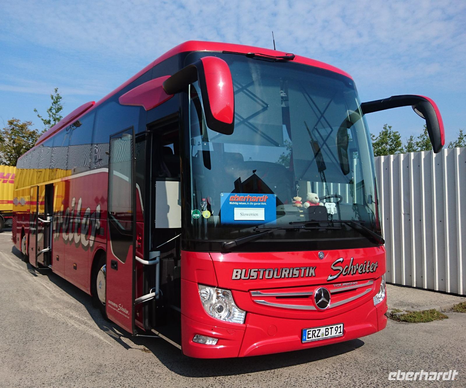 Unser bequemer feuerroter Reisebus