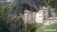 Da trohnt sie, die Burg Predjama, von 3 Seiten geschützt