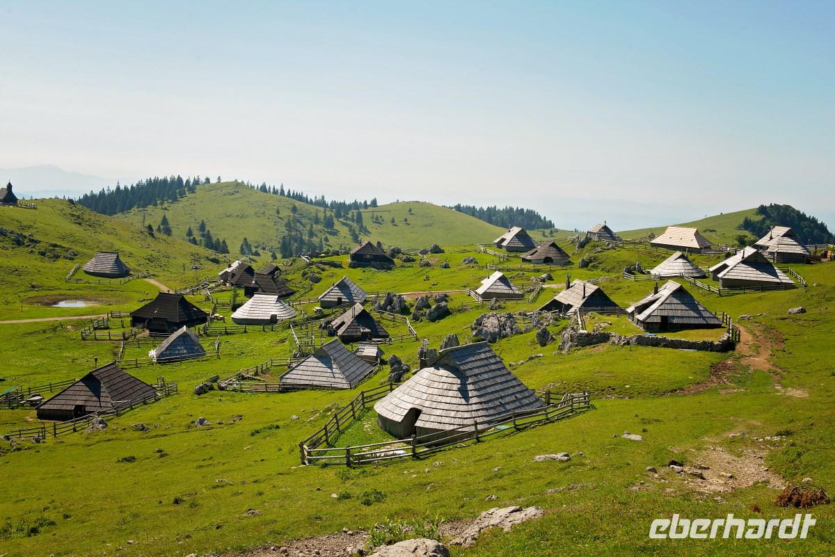 Velika Planina mit den ovalen Hütten