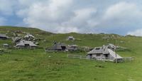Die Alm Vellika Planina liegt auf 1666 m Höhe in den Steiner Alpen