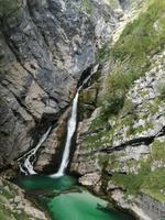 Slap Savica mit seinem smaragdgrünen Staubecken