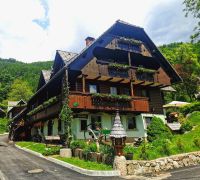 Dorfleben in Slowenien, nahe Bohijn See