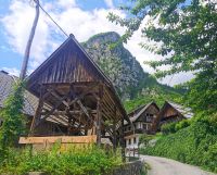 Srednja vas v Bohinju, kleines Dorf mit Heuschobern in der Nähe des Bohijnsees