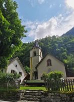 Kirche der heiligen Madonna von Loreto in Trenta mit den Fresken von Tone Kralj im Socatal