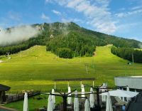 Blick vom Hotel in die Berge am Morgen, Kranjska Gora
