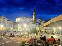 Am Abend herrscht in Piran mediterranes Flair