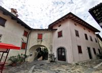 Eingangstor von Smartno