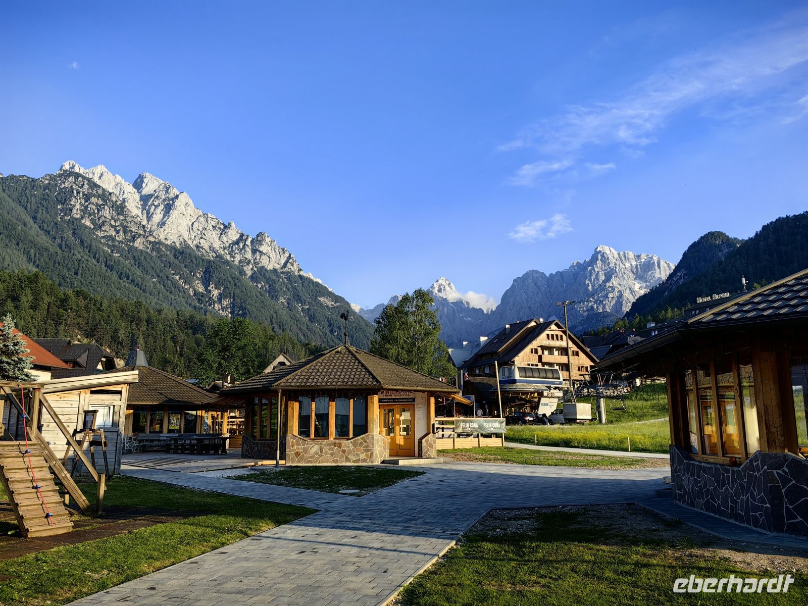 Am Abend erreichen wir das kleine Wintersportörtchen Kranjska Gora
