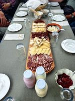 Verkostung von Käse, Schinken, Joghurt und Quark in Bohinsjka Bistrica
