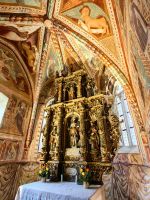 Der Barockaltar in der Kirche St. Johannes des Täufers am Bohijnsee
