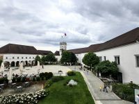 Auf dem Burghof des Grad Ljubljana