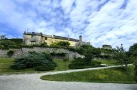 Stanjel trohnt auf einem Karsthügel