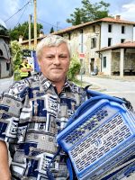 Heute ist Weinfest und ein Musiker gehört da eben dazu, Smartno