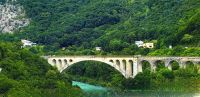 Die Solkanbrücke über die Soca