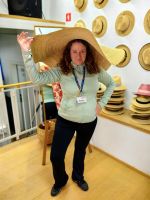 Reiseleiterin Simone mit einem ganz exquisiten Modell