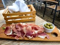 Karstspezialität, der luftgetrocknete Prsut (Schinken) Hmmmmmmmm