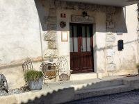 In Stanjel sind die Häuser aus Karstgestein gebaut