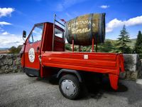 Eine Ape mit Weinfaß in Stanjel