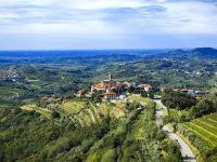 Brda, die kleinste Weinregion in Slowenien und das Örtchen Smartno