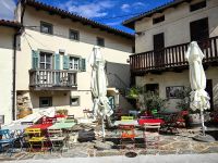 Kleines Straßencafé in Smartno