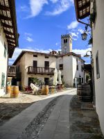 Smartno und der Kirchturm der Kirche des Heiligen Martin