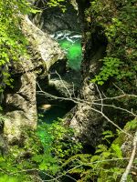 Smaragdgrün braust die Mostnica durch die gleichnamige tiefe Schlucht