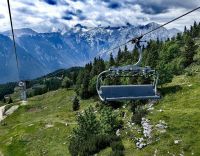 Mit dem Sessellift begeben wir uns in eine Höhe von 1.666 Metern Höhe