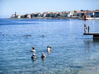 In Piran kann man hervorragend baden und planschen