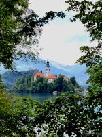 Marieninsel und gleichnamige Kirche im Bleder See