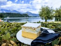 Die berühmte Kremschnitte wurde am Bleder See erfunden &ndash; &copy; Simone Willner (Eberhardt TRAVEL)