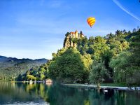 Die Burg Bled mit Ballon &ndash; &copy; Simone Willner (Eberhardt TRAVEL)