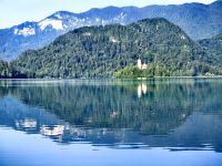 Marieninsel mit der Kirche im Bleder See &ndash; &copy; Simone Willner (Eberhardt TRAVEL)