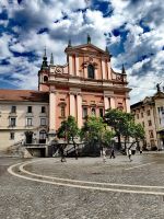 Franziskanerkiche der Verkündigung auf dem Preseren-Platz in Ljubljana &ndash; &copy; Simone Willner (Eberhardt TRAVEL)