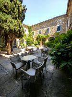 Der Klosterinnenhof ist heute ein Café im Hotel &ndash; &copy; Simone Willner (Eberhardt TRAVEL)