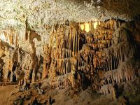 Wir tauchen ein in eine Welt aus Stalaktiten und Stalagmiten, Porstojna &ndash; &copy; Simone Willner (Eberhardt TRAVEL)