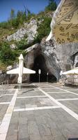 Eingang zur Tropfsteinhöhle, Postojna Jama