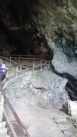 Predjama Burg - Treppen zu den Höhlen des Burges