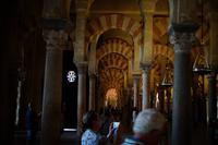 Blick durch eine Galerie der Mezquita