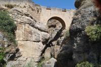 Die mittlere der drei Brücken über den Tajo in Ronda