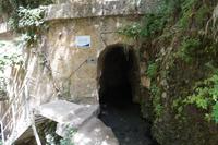 Wasserkanal durch den Fels von Ronda