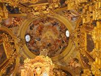 Altarkuppel goldverziert