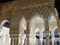 Saeulen in einem Nasriden Palast