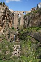 Puente Nuevo mit Wasserfall