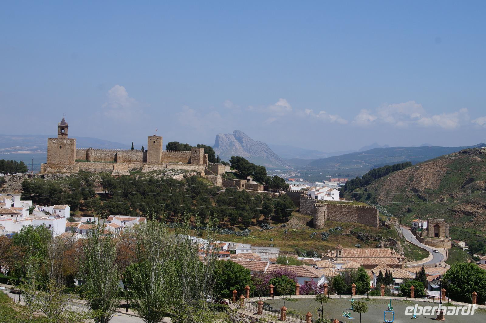 Alcazaba von Antequera mit dem Peñón de los Enamrodos (Fels der Verliebten) oder Indio de Antequera
