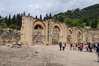 Die wiedererrichteten Bögen des kalifalen Apellhofs