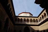 Das Obergeschoss des Patio de Doncellas stammt aus der Renaissance, ist etwa 300 jünger als das Untergeschoss