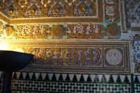 Arabische Botschaften im christlichen Palast im Nas-Chi- (oben) und Kufi-Typus (unten)