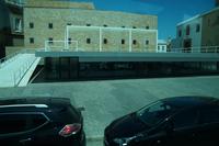 Über einer archäologischen Ausgrabung phönizische Schriftzeichen 