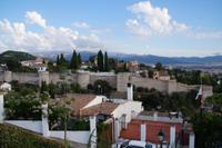 Alhambra (Hintergrund) und Albaicín (Vordergrund) vom Mirador San Cristobal aus gesehen