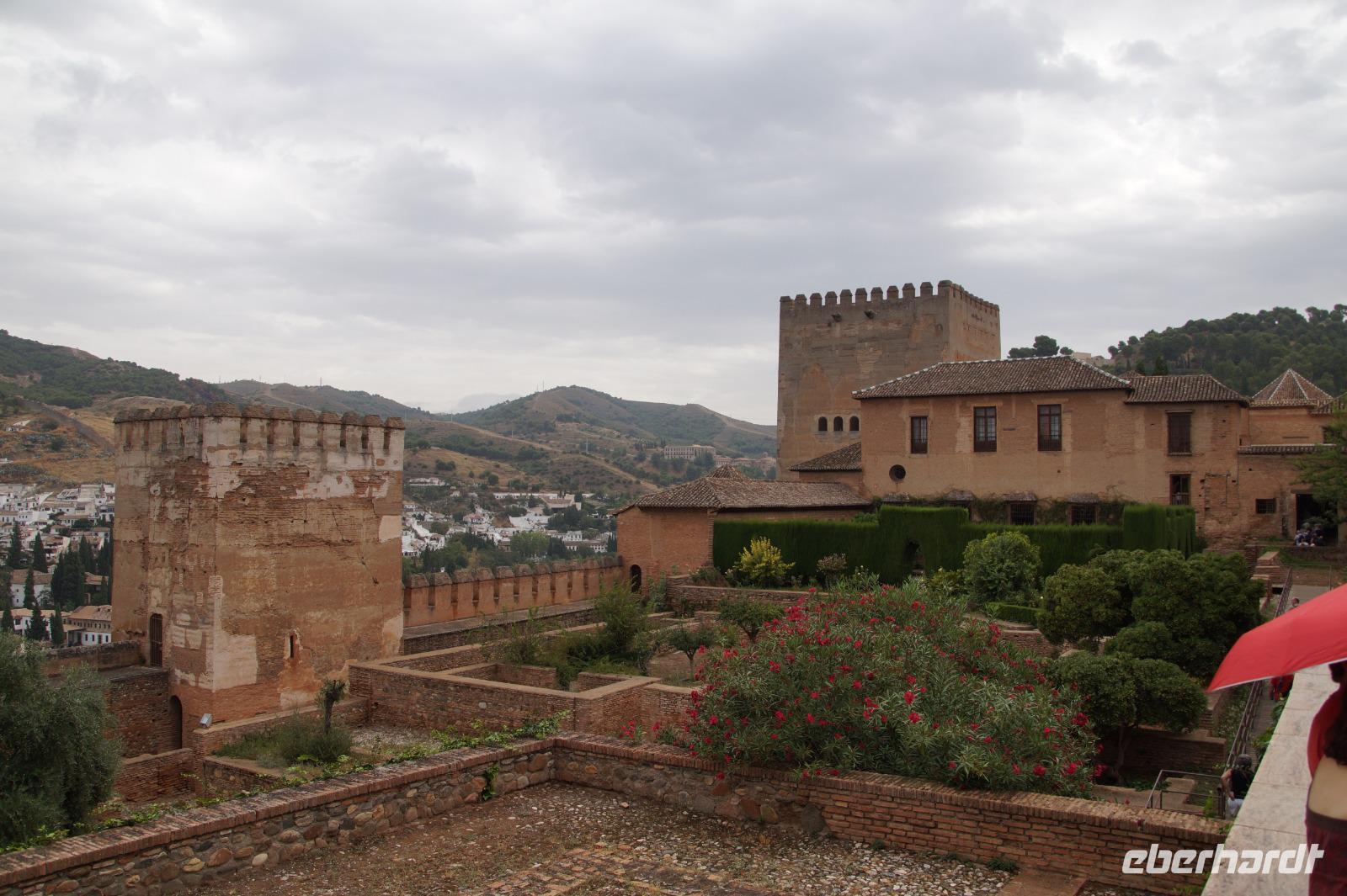 Palacios Nazaríes von außen und Sacromonte